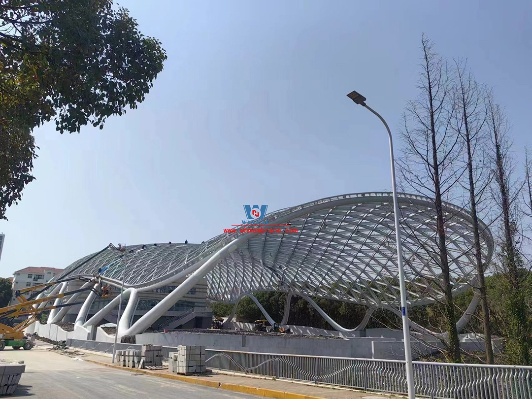 The rhythmic beauty of steel structure hyperbolic reticulated shell