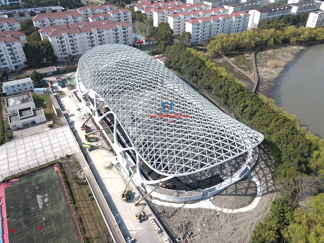 The rhythmic beauty of steel structure hyperbolic reticulated shell