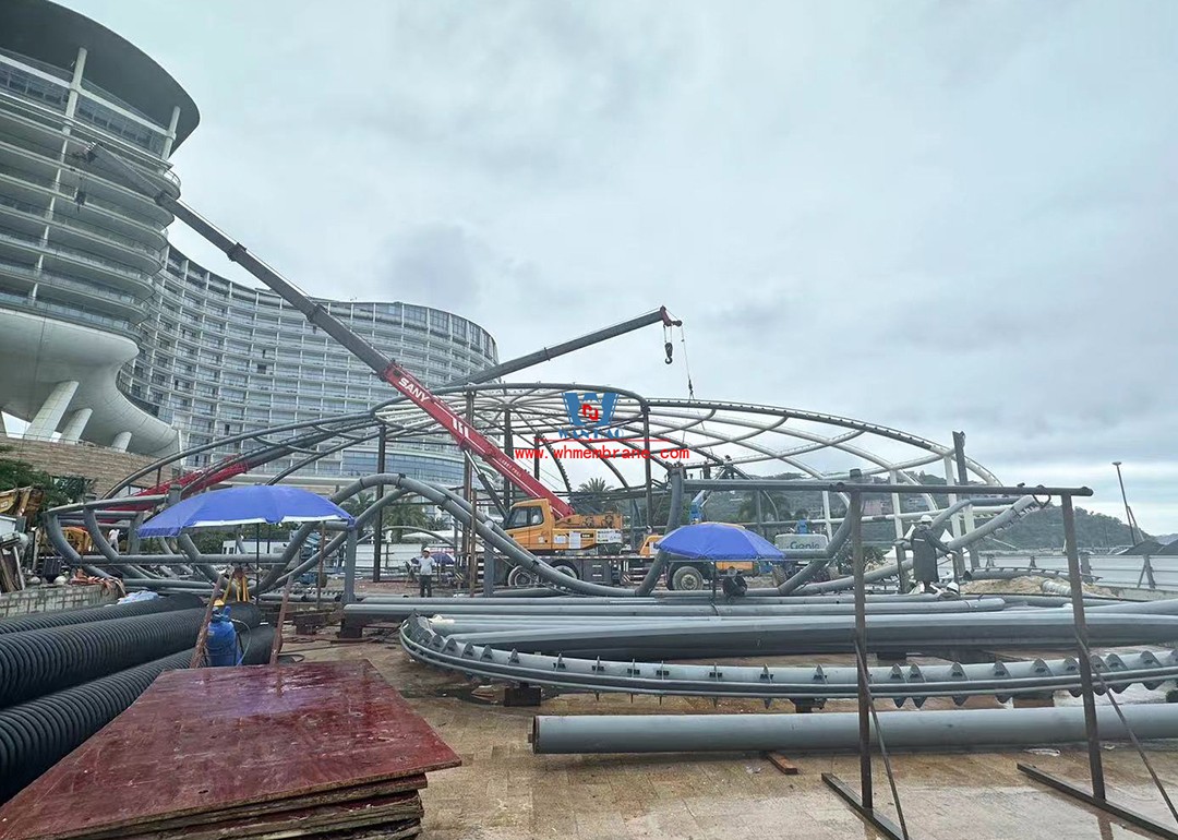 Space steel structure and PTFE membrane structure combined into a bright 