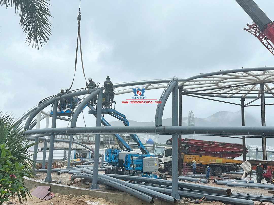 Space steel structure and PTFE membrane structure combined into a bright 