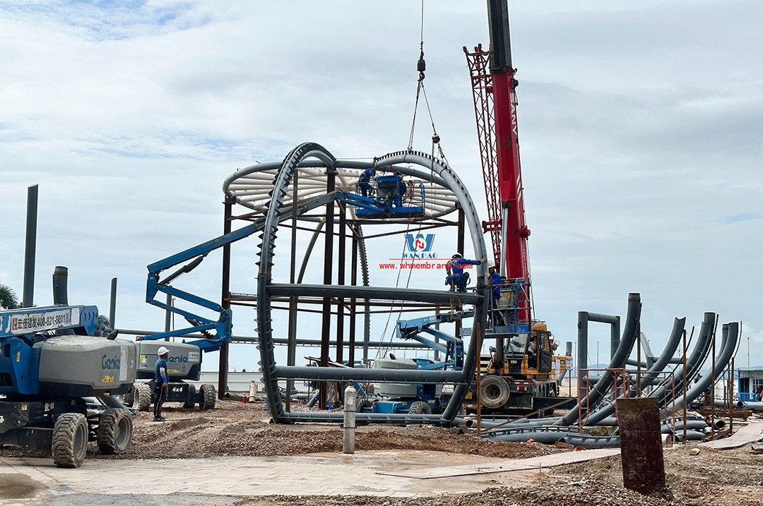 Space steel structure and PTFE membrane structure combined into a bright 
