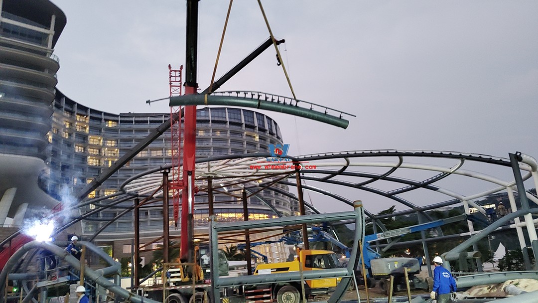 Space steel structure and PTFE membrane structure combined into a bright 