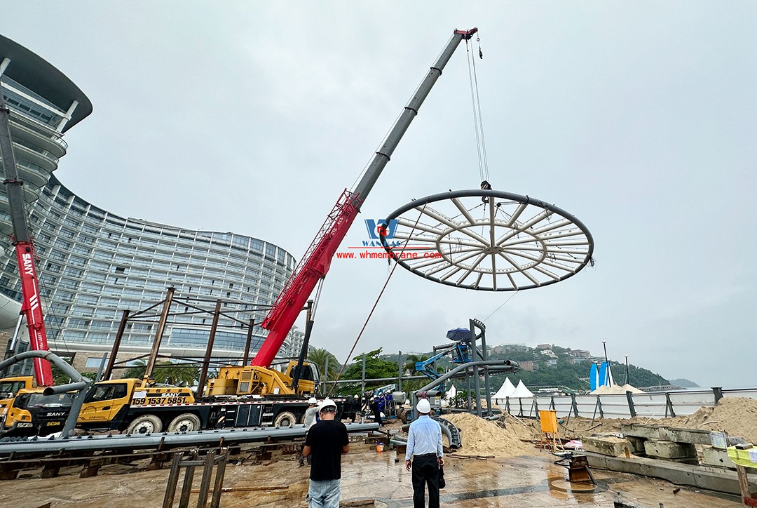 Space steel structure and PTFE membrane structure combined into a bright 