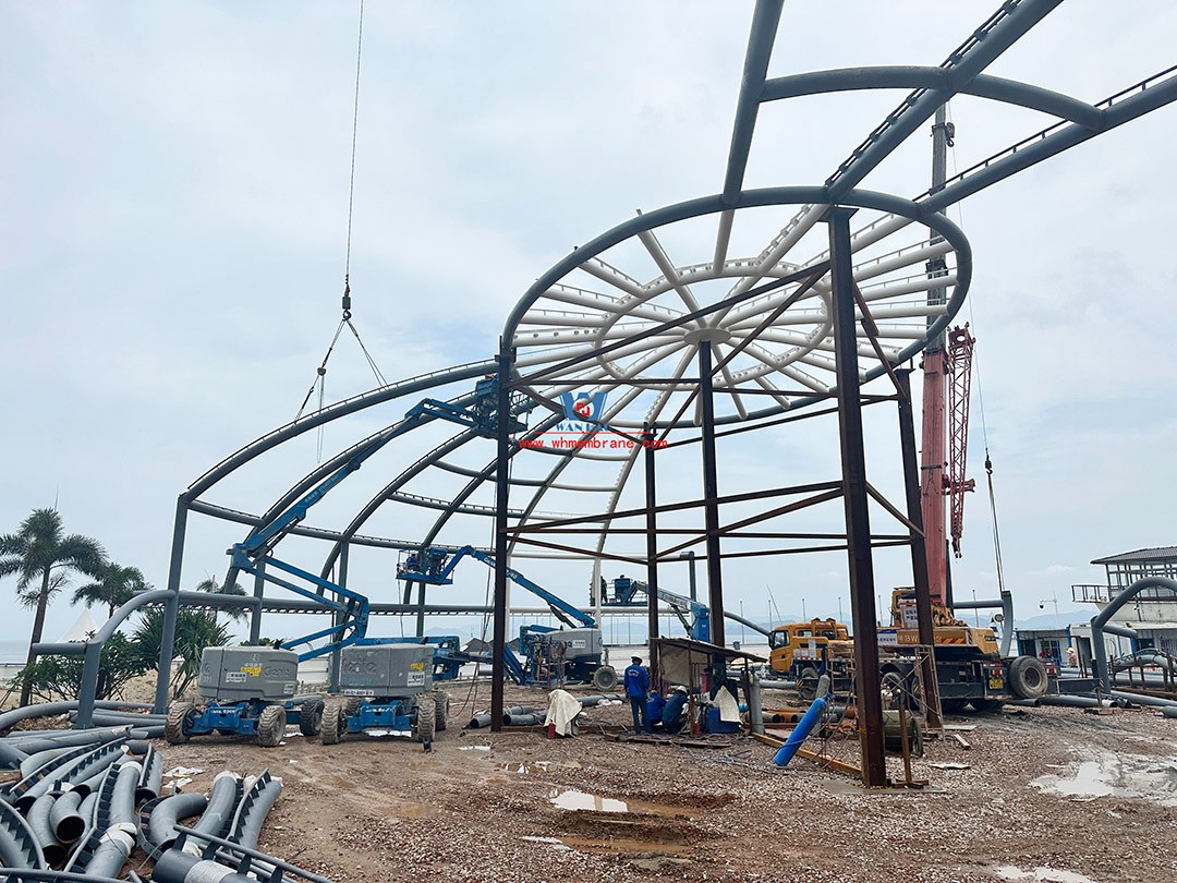Space steel structure and PTFE membrane structure combined into a bright 