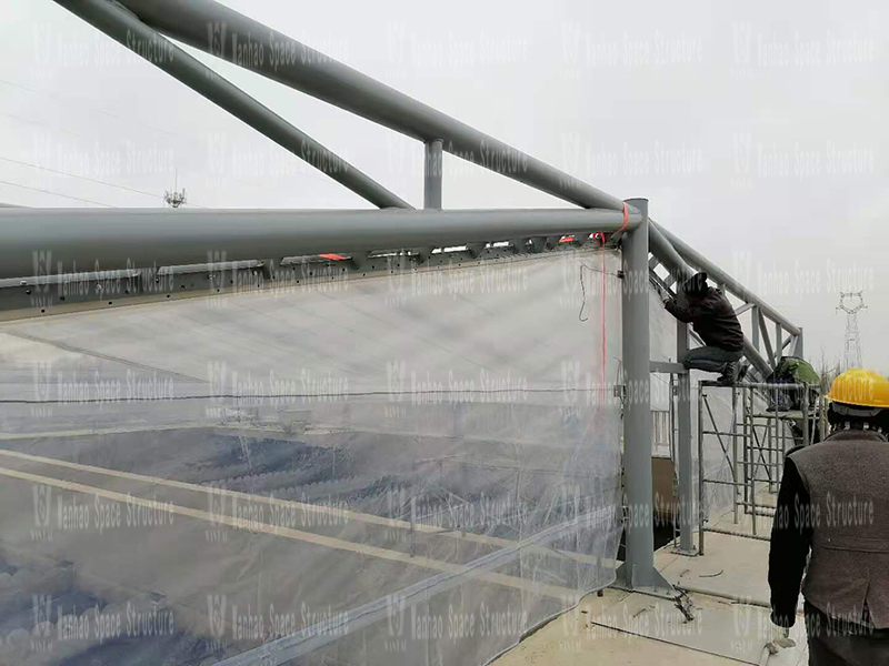 The installation of the membrane structure of the thermal insulation membrane structure of the sewage tank of the industrial sewage plant in the Kunlun Industri