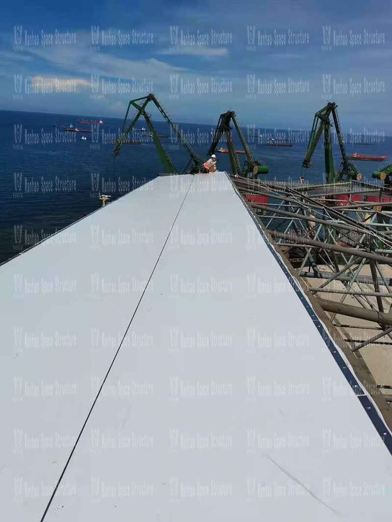 Indonesia's all-weather terminal warehouse roof membrane structure project enters the membrane structure installation stage