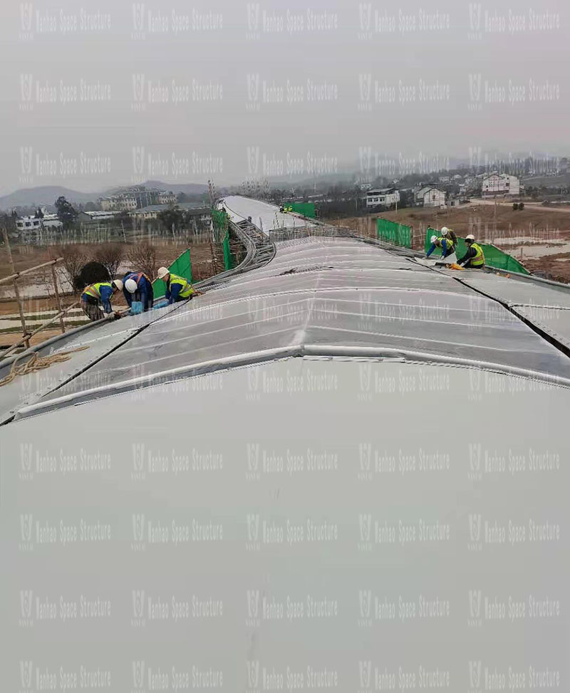 The membrane structure is being installed in the landscape membrane structure project of Sichuan Nanfang Charge Film Institute