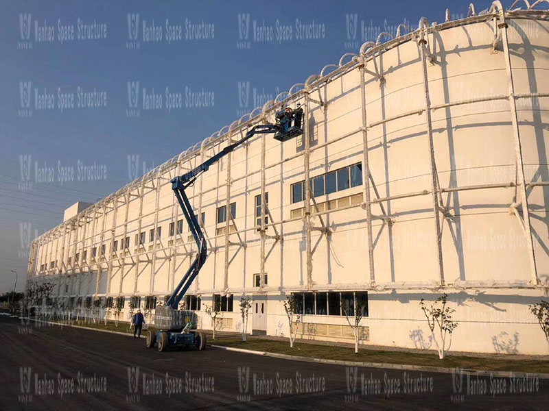 The steel structure of the PTFE anti-ultraviolet mesh membrane structure project on the facade of the new factory building of Ningbo Yifule Technology Co., Ltd.