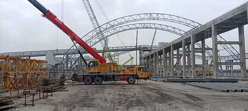 The steel structure construction of the steel frame membrane shed construction project of Inner Mongolia Energy Great Wall Coal Preparation Plant