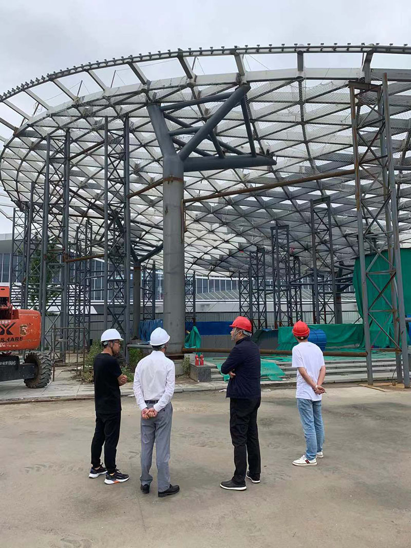 The large butterfly landscape membrane structure project in front of the Zhangjiagang high-speed railway station enters the second stage of the secondary struct