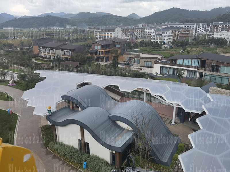 The ETFE canopy and PTFE landscape umbrella structure project of Yueqing Tieding Slide Park was completed