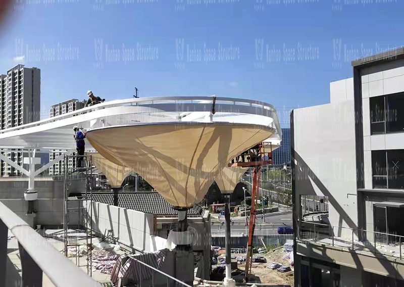 Membrane structure installation of Taizhou Dabanqiao ETFE air pillow canopy project