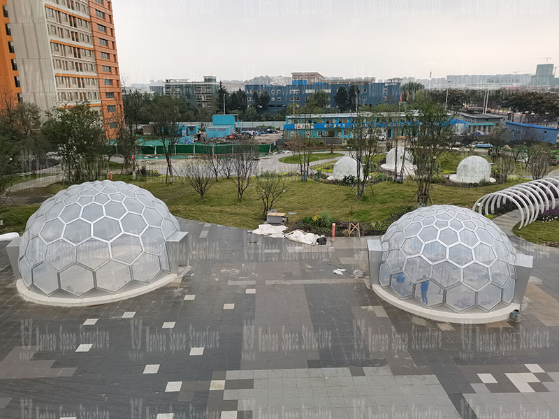 The five-star bazaar steel membrane structure project is completed