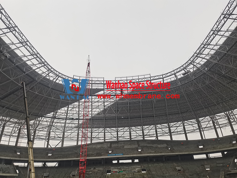 The roof steel structure of the ETFE roof membrane structure project of Chongqing Longxing Football Stadium is completed, and the membrane structure is being in