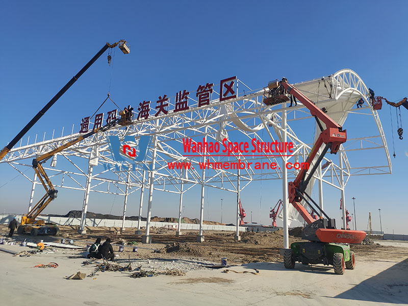 The membrane structure is being installed in the Sheyang Port Area National First Class Open Port, One Pass, Two Inspection Facilities Project
