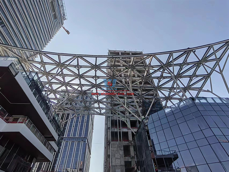 Latest construction progress of curtain wall and railings in the third section of China Communications Hainan Headquarters Base Project
